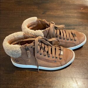 UGG W Olive for Women High-Top Sneakers with Shearling Lining size 5.5